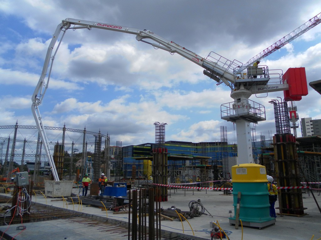 自爬式布料機(jī) 自爬式布料機(jī)