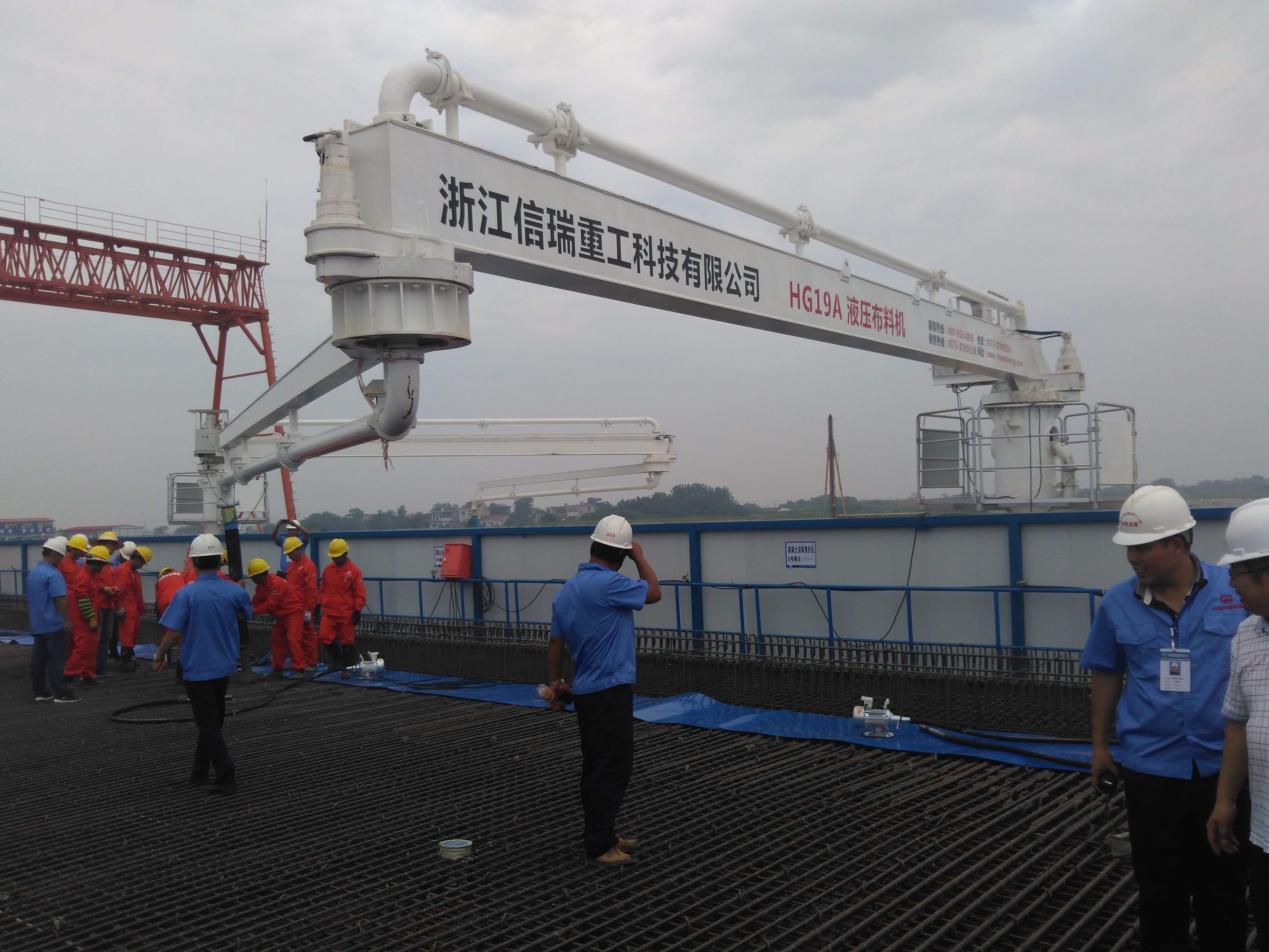 高鐵制梁布料機(jī) 高鐵制梁布料機(jī)