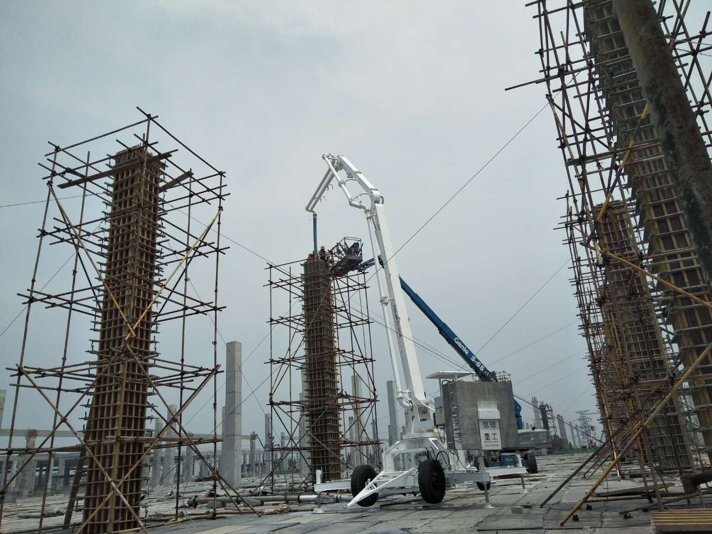 車載式布料機(jī) 車載式布料機(jī)