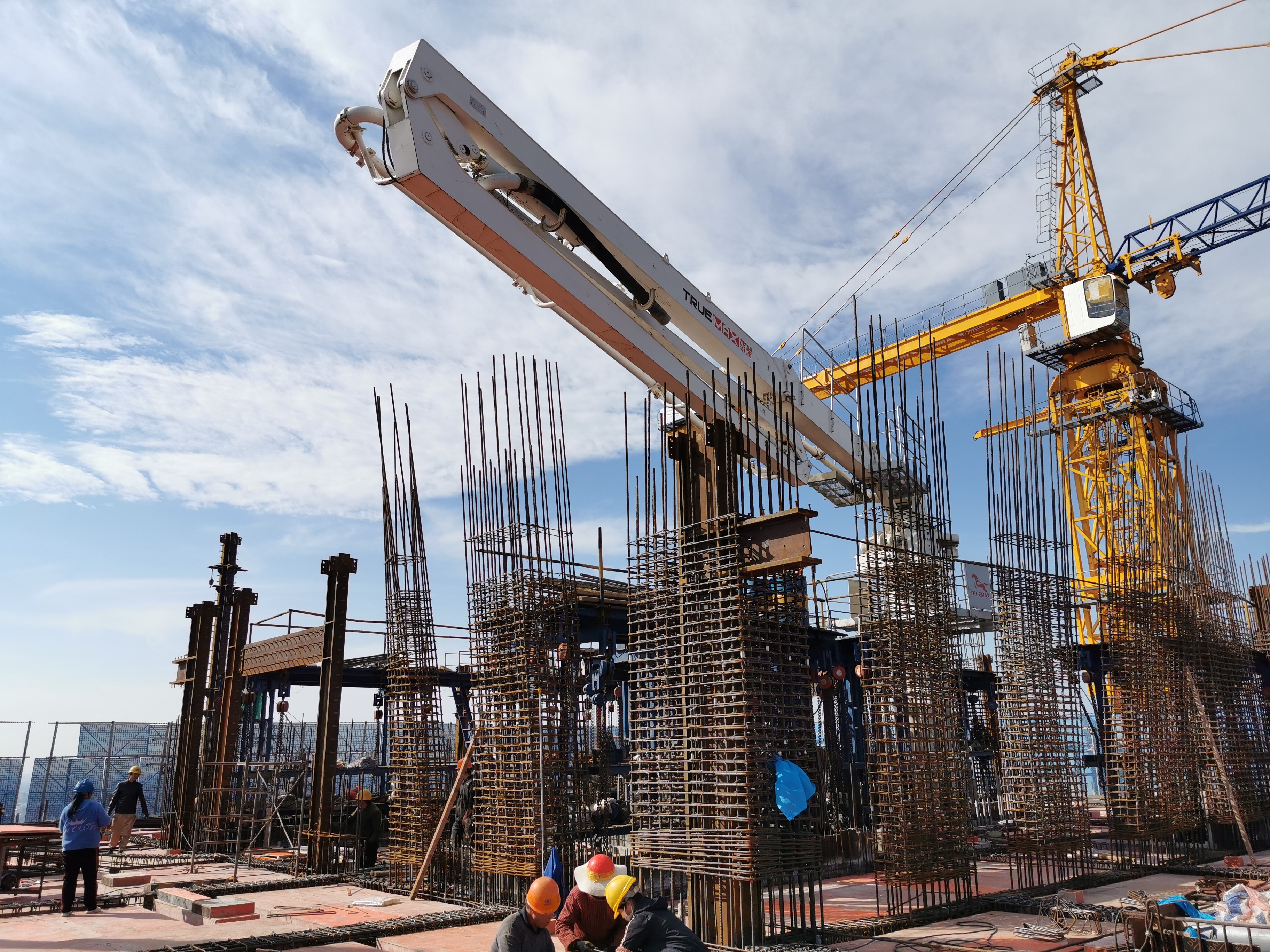 內(nèi)爬布料機(jī)價(jià)格 內(nèi)爬布料機(jī)價(jià)格