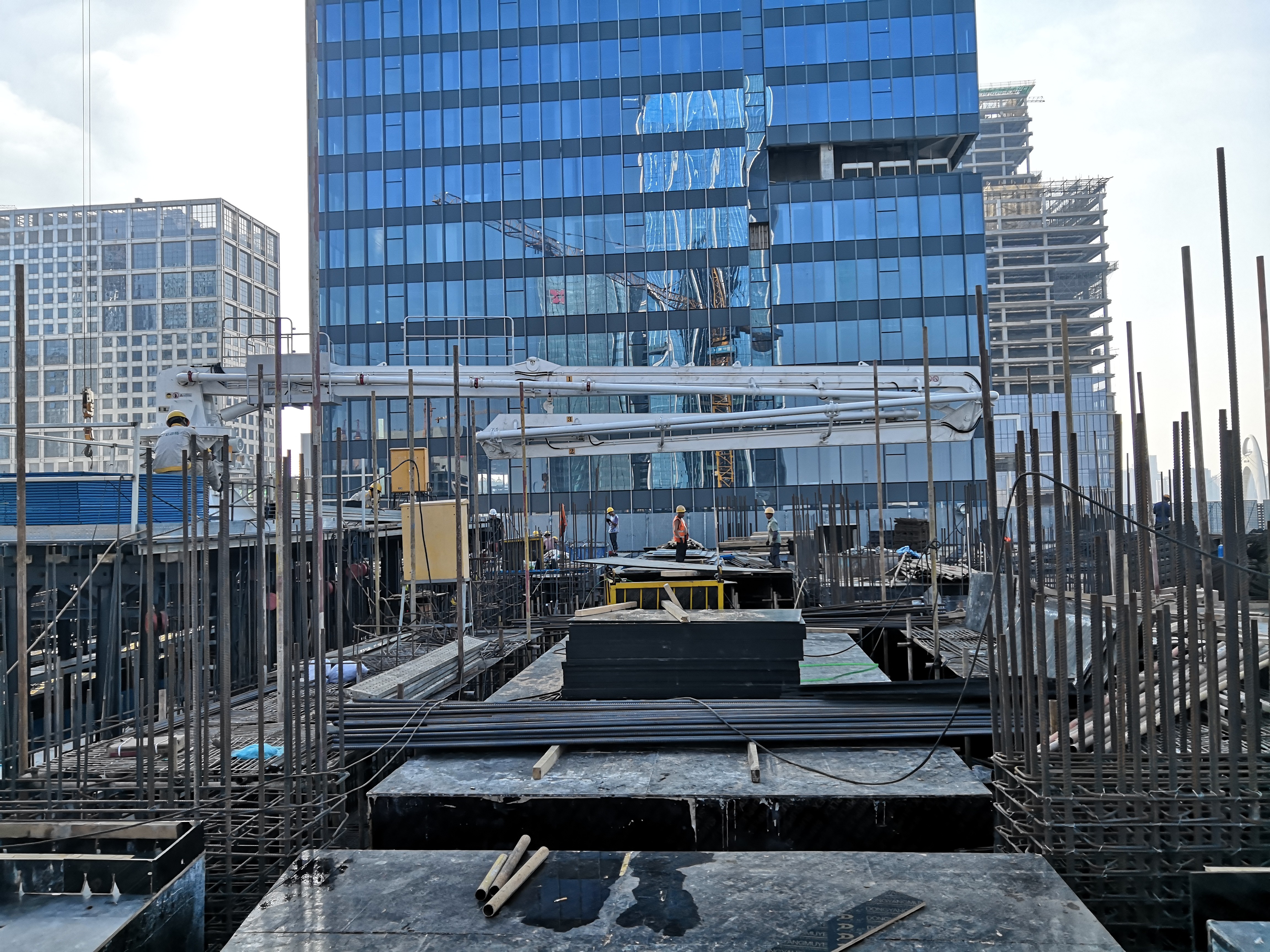 電動布料機(jī)廠家.jpg 電動布料機(jī)廠家.jpg